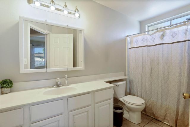 1143 Cherry Oak Ln, Manteca, CA 95336