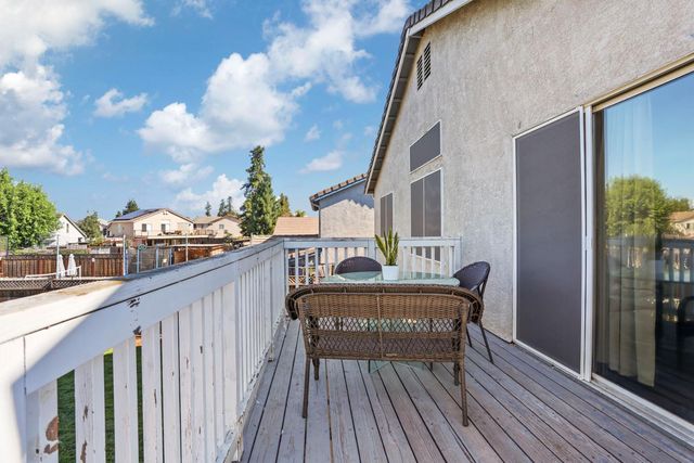 1143 Cherry Oak Ln, Manteca, CA 95336