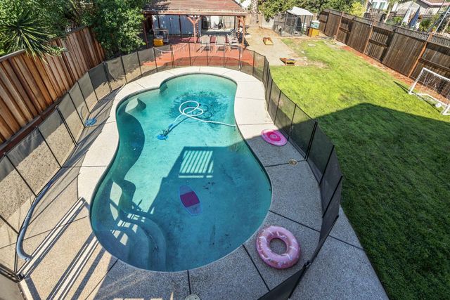 1143 Cherry Oak Ln, Manteca, CA 95336