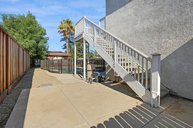 1143 Cherry Oak Ln, Manteca, CA 95336