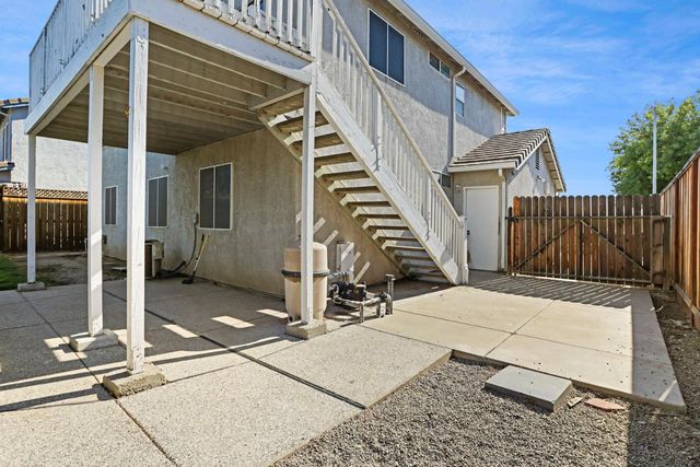 1143 Cherry Oak Ln, Manteca, CA 95336