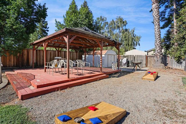 1143 Cherry Oak Ln, Manteca, CA 95336