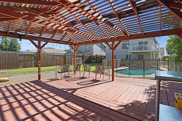 1143 Cherry Oak Ln, Manteca, CA 95336