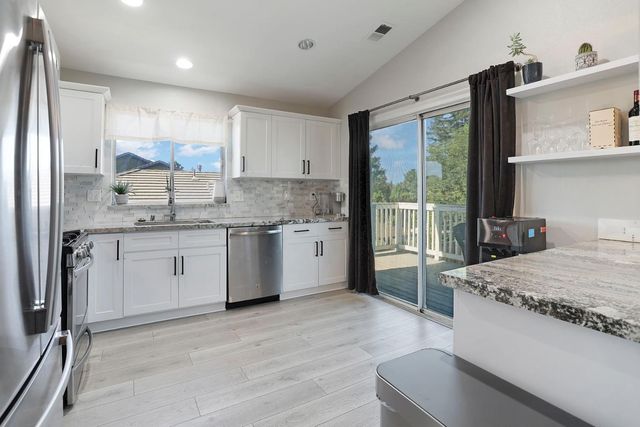 1143 Cherry Oak Ln, Manteca, CA 95336