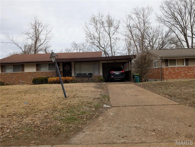 9742 Wendell Drive, St Louis, MO 63136