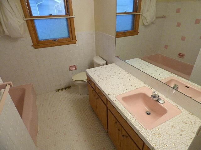 814 E Club Lane, Beloit, WI 53511