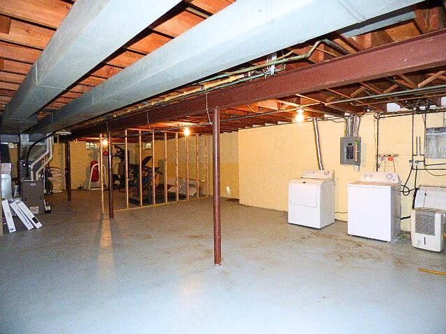 814 E Club Lane, Beloit, WI 53511