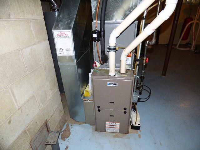 814 E Club Lane, Beloit, WI 53511