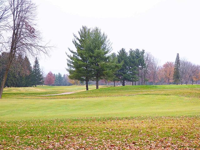 814 E Club Lane, Beloit, WI 53511