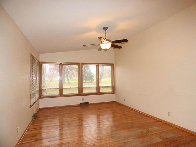 814 E Club Lane, Beloit, WI 53511