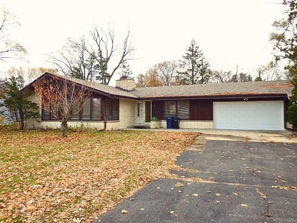 814 E Club Lane, Beloit, WI 53511