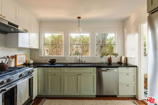 1401 N Coronado Street, Los Angeles, CA 90026