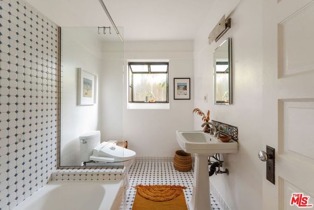 1401 N Coronado Street, Los Angeles, CA 90026