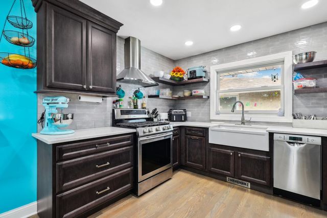 218 Lawndale Drive, Munster, IN 46321