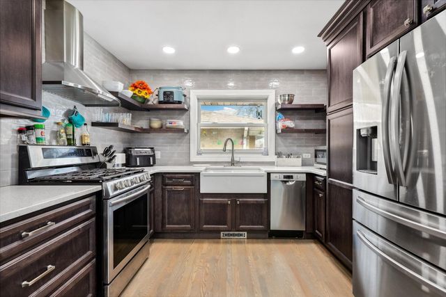 218 Lawndale Drive, Munster, IN 46321