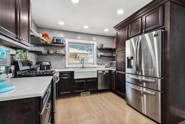 218 Lawndale Drive, Munster, IN 46321
