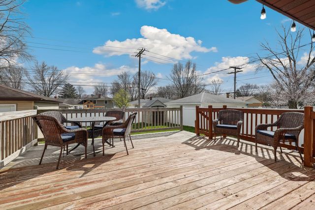 218 Lawndale Drive, Munster, IN 46321