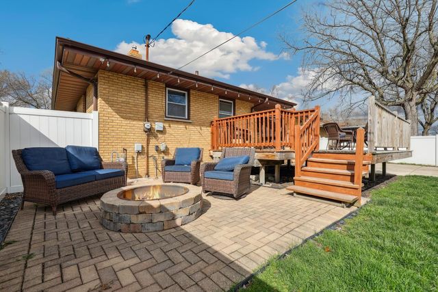 218 Lawndale Drive, Munster, IN 46321