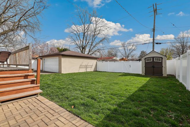 218 Lawndale Drive, Munster, IN 46321