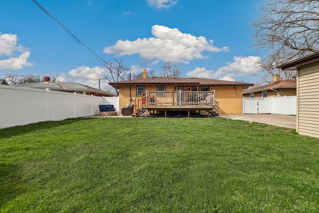 218 Lawndale Drive, Munster, IN 46321
