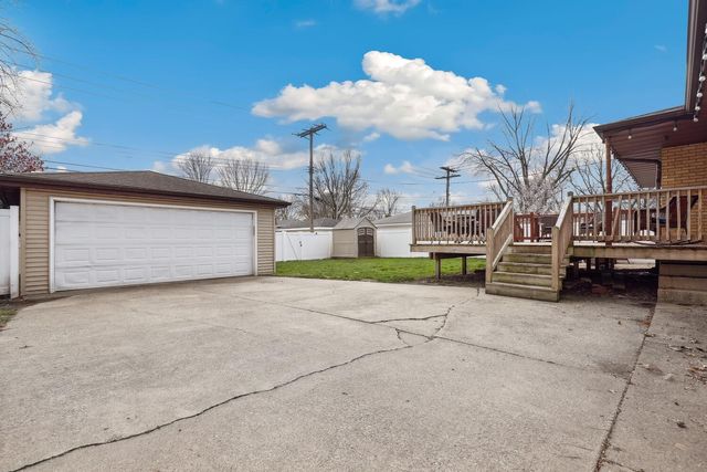 218 Lawndale Drive, Munster, IN 46321