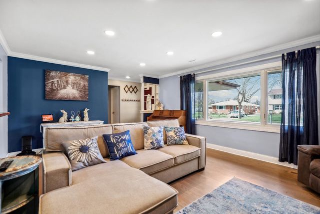 218 Lawndale Drive, Munster, IN 46321