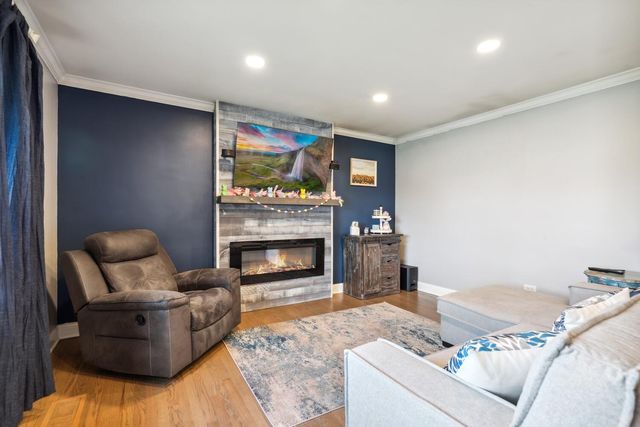 218 Lawndale Drive, Munster, IN 46321