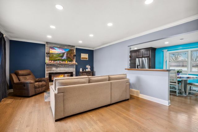 218 Lawndale Drive, Munster, IN 46321