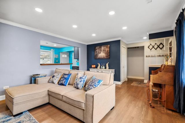 218 Lawndale Drive, Munster, IN 46321