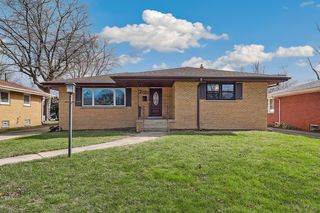 218 Lawndale Drive, Munster, IN 46321