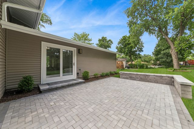 3239 Stillwell Court, Woodridge, IL 60517