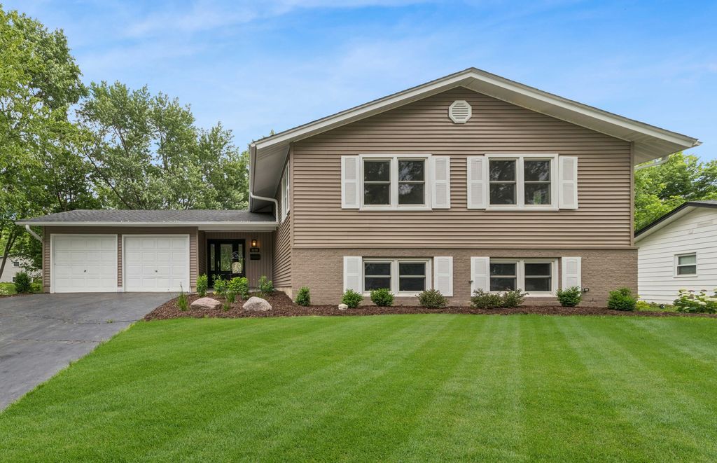 3239 Stillwell Court, Woodridge, IL 60517