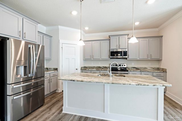 1940 Cambridge Park Dr, Gulf Breeze, FL 32563