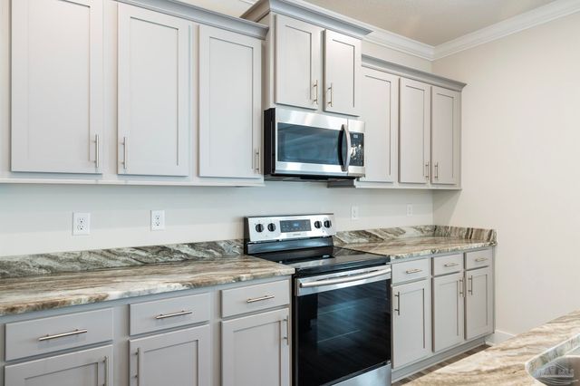 1940 Cambridge Park Dr, Gulf Breeze, FL 32563