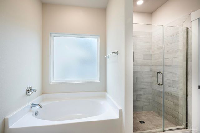 1940 Cambridge Park Dr, Gulf Breeze, FL 32563