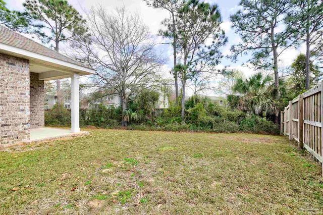 1940 Cambridge Park Dr, Gulf Breeze, FL 32563