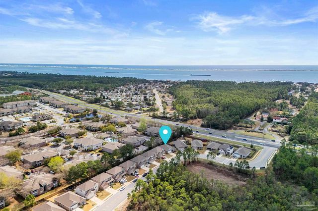 1940 Cambridge Park Dr, Gulf Breeze, FL 32563