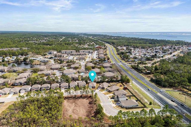 1940 Cambridge Park Dr, Gulf Breeze, FL 32563