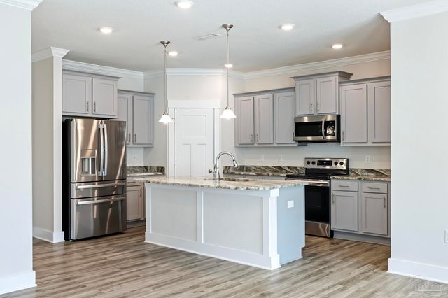 1940 Cambridge Park Dr, Gulf Breeze, FL 32563