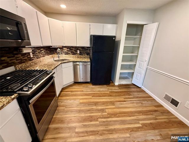 197 Larch Lane, Mahwah, NJ 07430