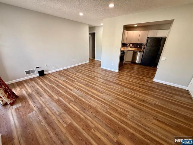 197 Larch Lane, Mahwah, NJ 07430