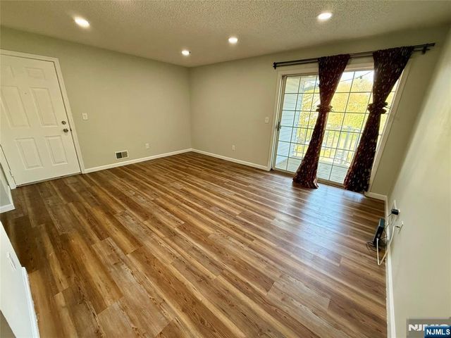 197 Larch Lane, Mahwah, NJ 07430