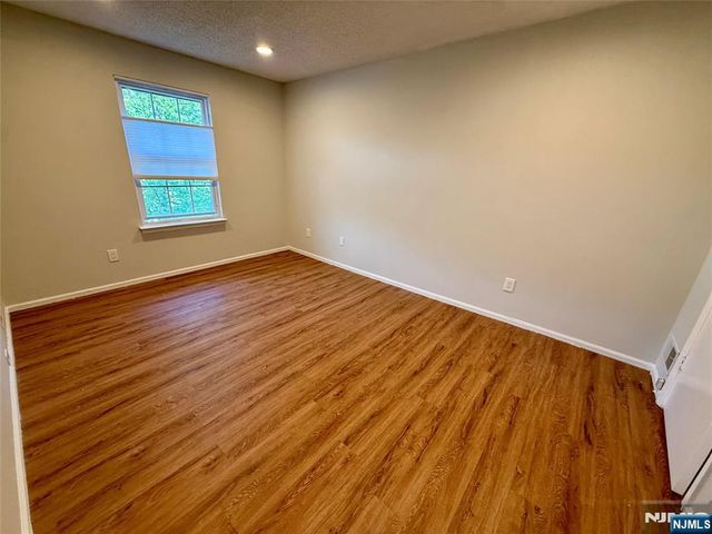 197 Larch Lane, Mahwah, NJ 07430