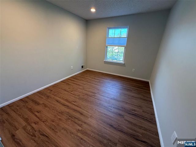 197 Larch Lane, Mahwah, NJ 07430