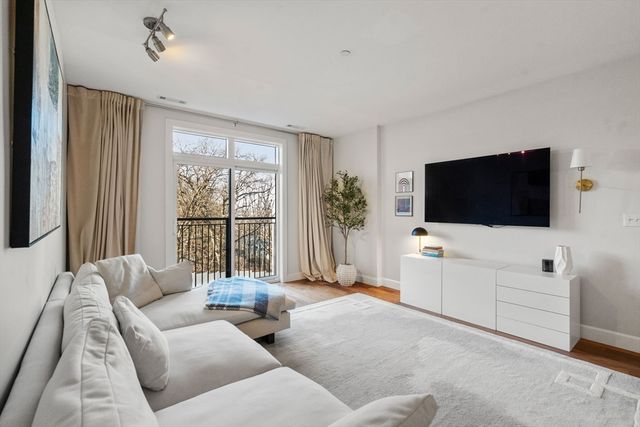 1501 Commonwealth 409, Boston, MA 02135