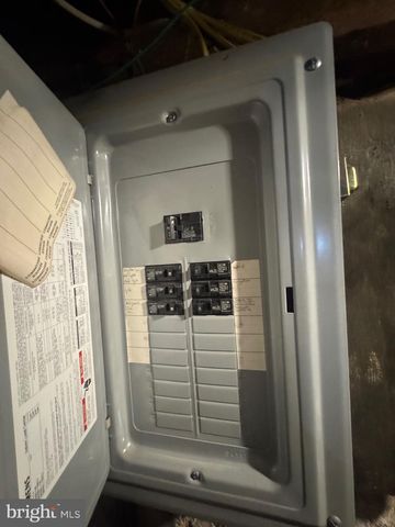 921 W SILVER ST, Philadelphia, PA 19133