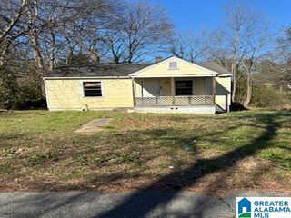 602 8TH AVENUE, Midfield, AL 35228