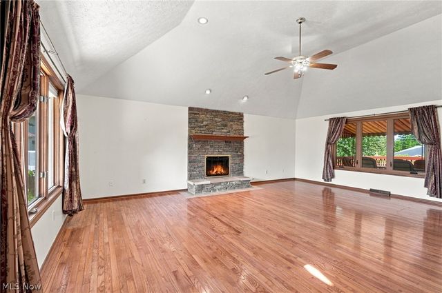 9530 Rainbow Lane, North Royalton, OH 44133