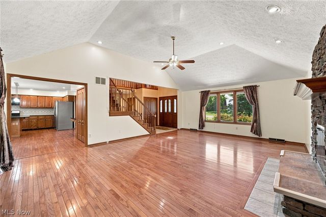 9530 Rainbow Lane, North Royalton, OH 44133