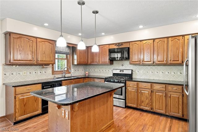 9530 Rainbow Lane, North Royalton, OH 44133